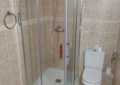 Reforma de baño con plato de ducha en Tarragona